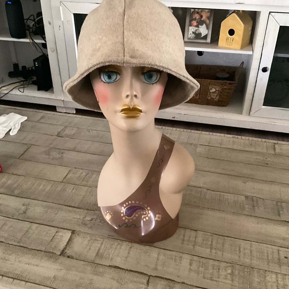 Dior Elegant Cream Wool Women's Hat